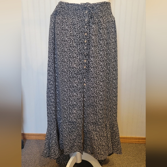 Willow and root size xl high-low skirt, buttons down the front to a slit - Picture 1 of 7